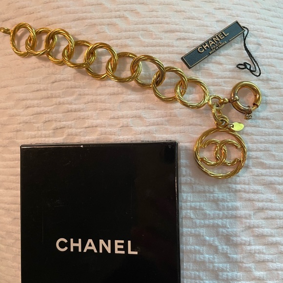 ❌❌SOLD❌❌CHANEL Textured Gold Chain Link Bracelet - Picture 10 of 10